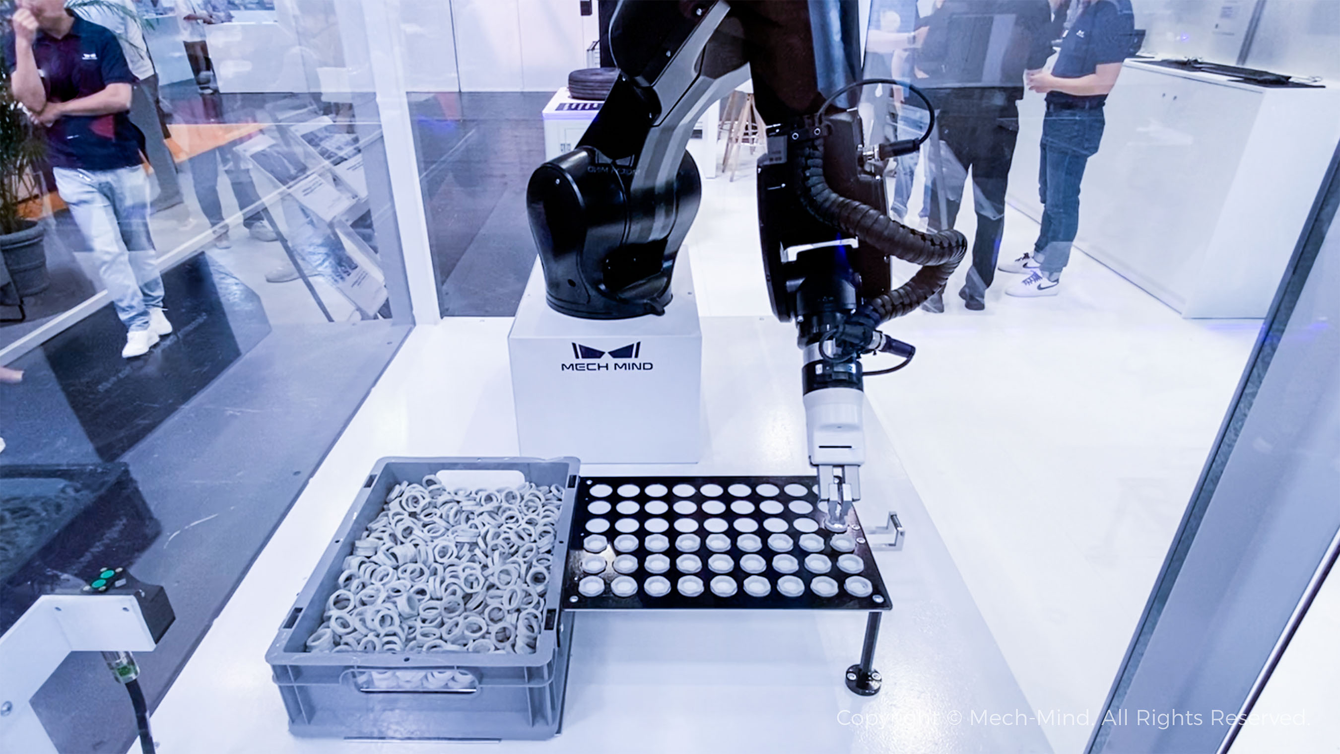 慕尼黑automatica 2025 | 梅卡曼德第三次亮相全球顶级自动化展,展出多项前沿具身智能技术及应用