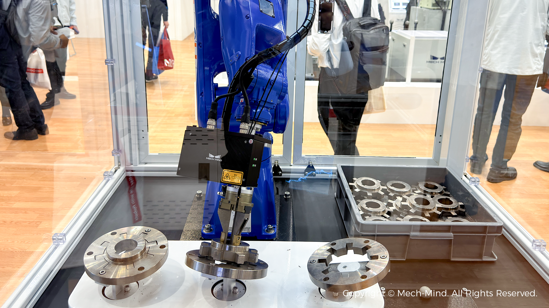 通用“眼脑手”全场景展示、多款新品全球首秀，梅卡曼德闪耀东京iREX 2025，吸睛全球
