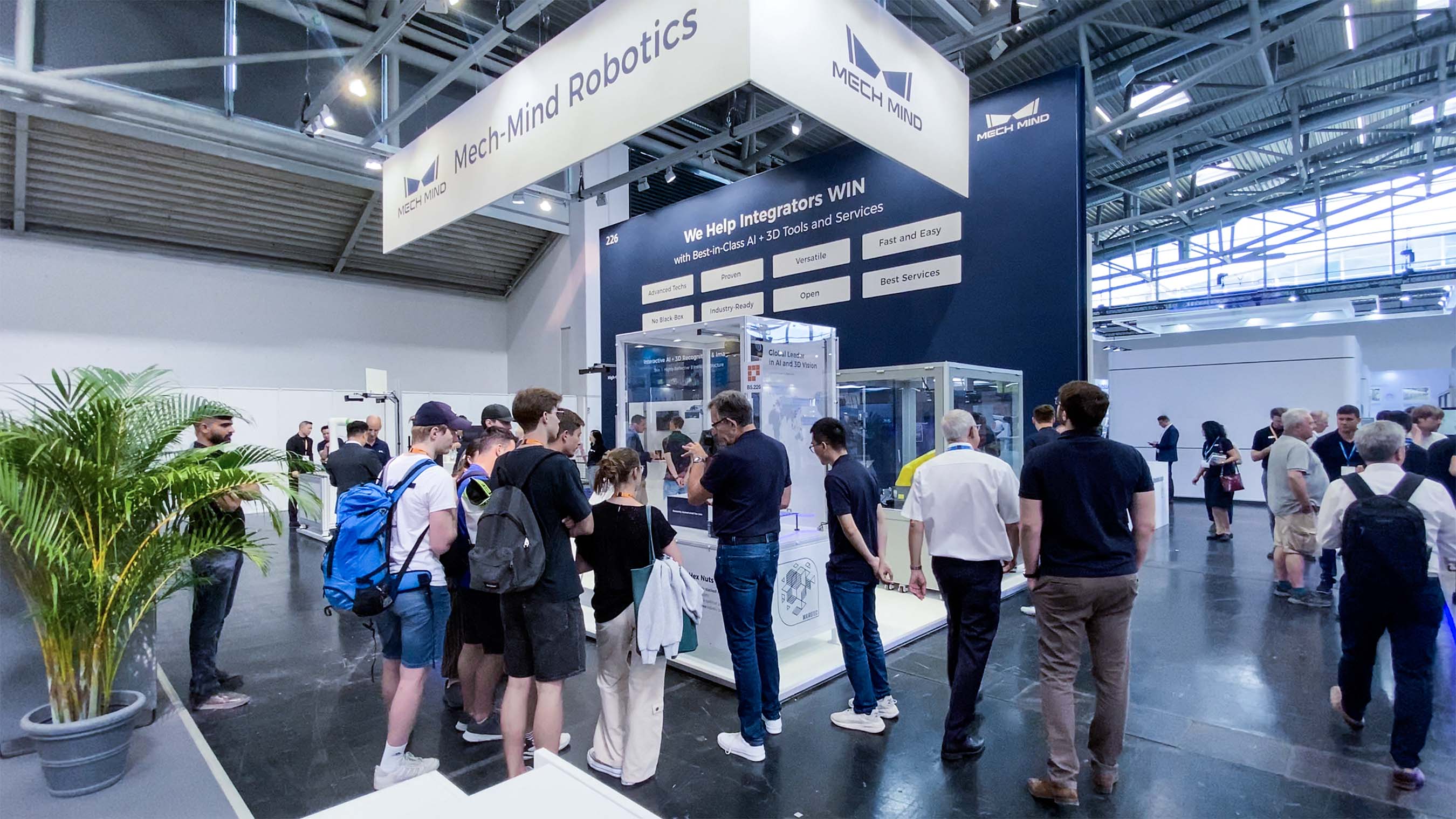 慕尼黑automatica 2025 | 梅卡曼德第三次亮相全球顶级自动化展,展出多项前沿具身智能技术及应用