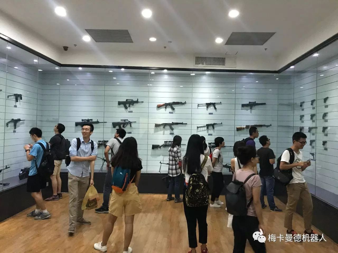 真枪实弹!这家公司的妹子玩儿枪比冷锋还6!
